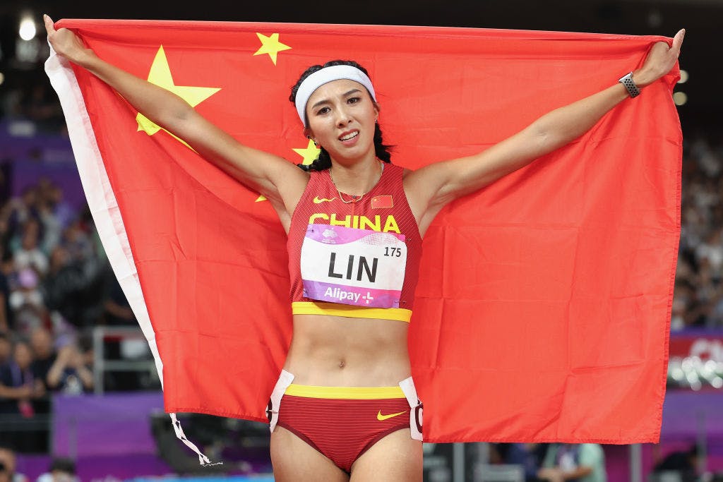 这使得她们